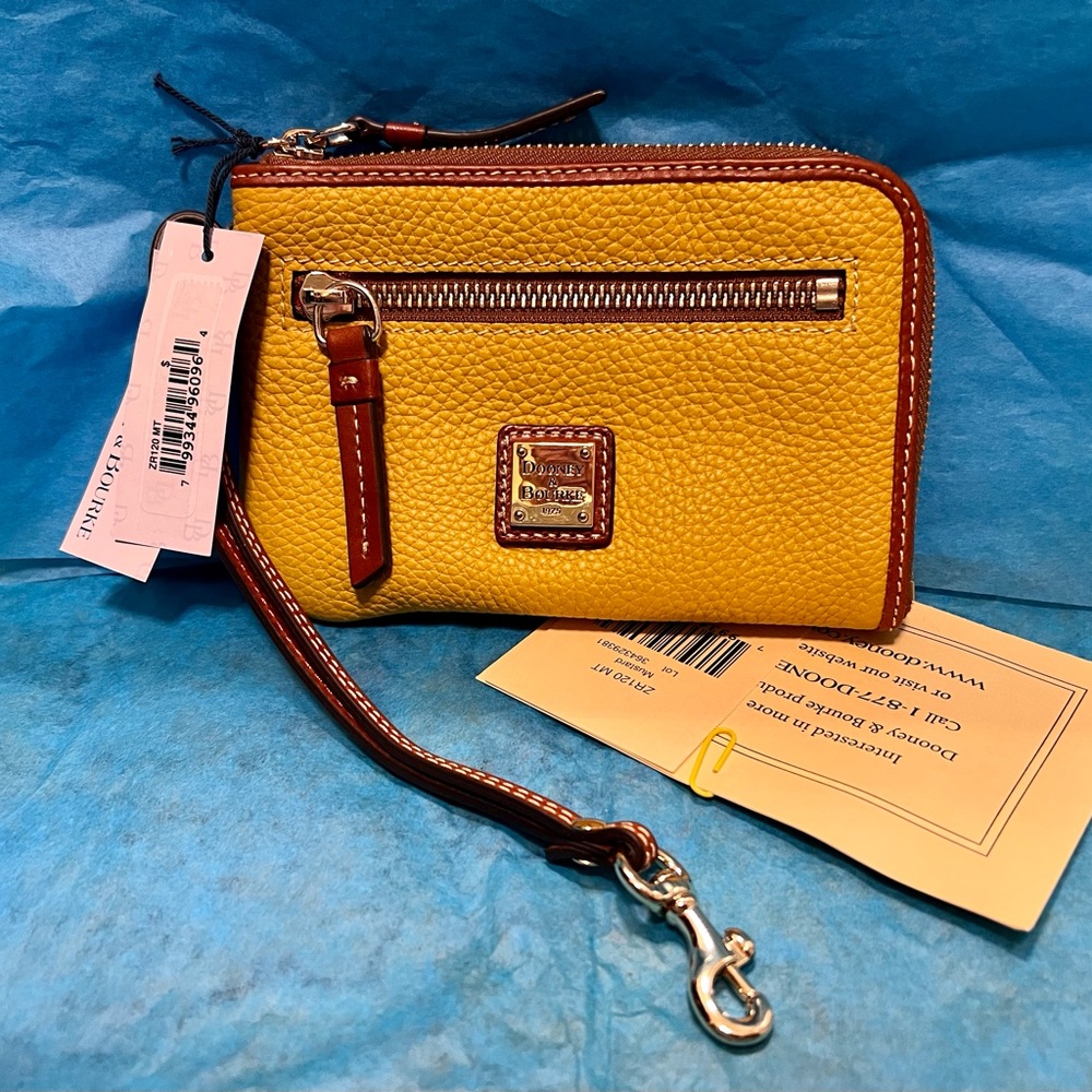 NWT!!  NEW!!  DOONEY & BOURKE Pebble Grain Multi Functional Zip Around MUSTARD